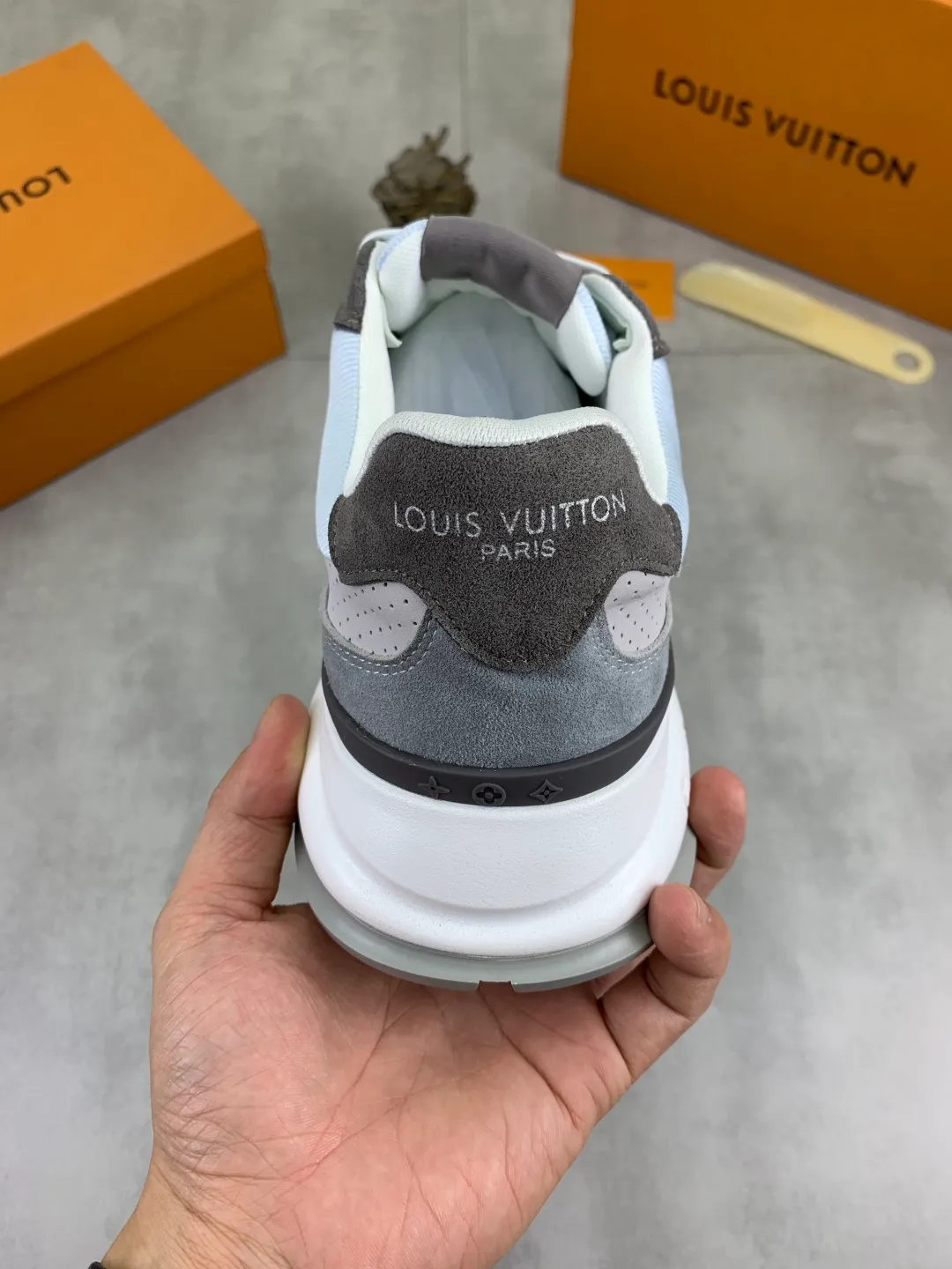 Men's men's shoes💰P440💰[New model]🆘[Louis Vuitton] LV official website latest model🎁casual and fashionable men's shoes👟hot style💥simple and elegant style, exclusive for trendy men. Unique official website latest brand elements👑original decoration, fashionable and generous, the fabric is made of original calfskin➕comfortable and breathable mesh lining➕pig skin lining ✅The official website specifies wear-resistant casual outsole, the classic model is taken in real life🎬Color: 3️⃣colors available😍Number of codes: 38-44 (45 46 customized)